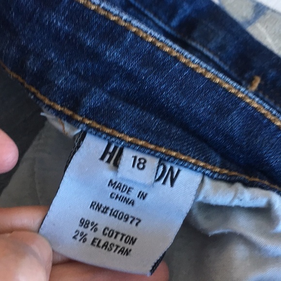 Hudson dark wash straight leg jeans. Waist 30”length 29” size tag says 18.
C - Picture 6 of 7